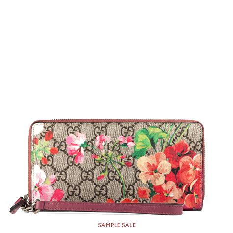 gucci bloom wristlet